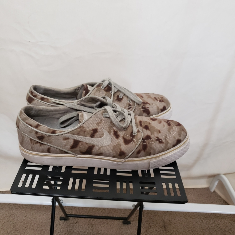 Nike Men's Beige Sneakers